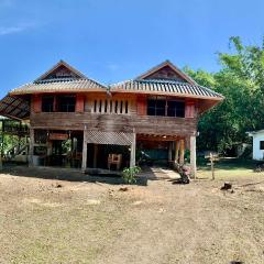 Teak house pai