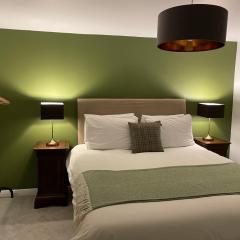 4@No.4. A cosy spot for 4 and one furry friend