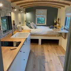 Cornwall Shepherds Hut - Hot Tub & Cosy Log Burner