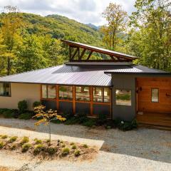 Luxury Mtn Home, Grandfather Mtn Views, Hot tub, Sauna