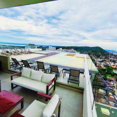 Apartamento moderno 2BD 2BA con terraza, Cerca del Mar y Centro 6