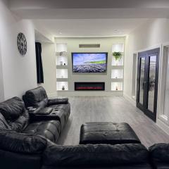 Luxury home 5 bedroom 3 bathroom games room parking