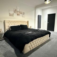 Luxury home 5 bedroom 3 bathroom games room parking