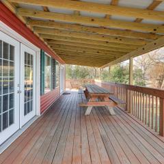 Spacious Family Winter Retreat on Oneida Lake!