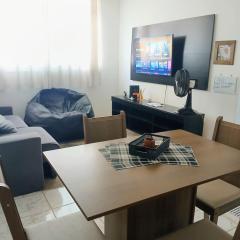 Apto 02 quartos com ar ao lado do Parque das Águas