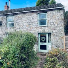 Nant caer Efail Cottage - Stream by the forge