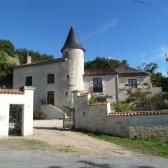 Manoir Le Cristal - Futuroscope a petit prix, chambres de 1 a 6 personnes