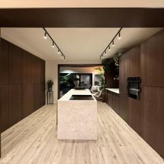 High Tree - Macclesfield - Near AZ, Rail & Peaks