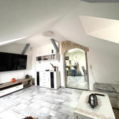 Casa Antic Große Moderne 75qm Wohnung im direkt im Zentrum WLAN Kostenlos