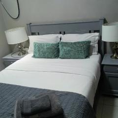 Veelux self catering apartment-WIFI-Netflix