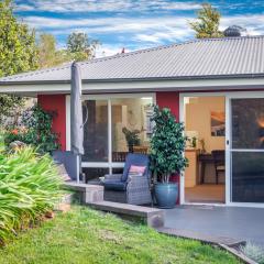 Milton Village Retreat - secluded comfort