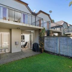 Hosts on the Coast Villa on the Lake