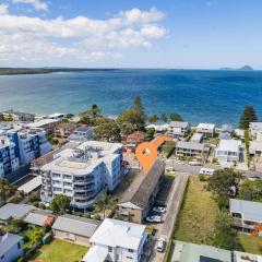 Costas Smerelda 8, 16 Soldiers Point Rd - Linen, Views, Air Con, Wi-Fi