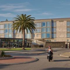 Garde and Warders Hotel