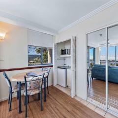 Marina views at Airlie 10H