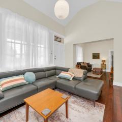 Bassett Cottage in Gawler South with 3 bedrooms and close to city train, shops and tavern