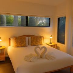 Hibiscus Haven 1BR getaway in Valla Beach