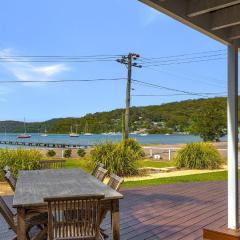 'Footsteps to the Bay' by HolidayCo