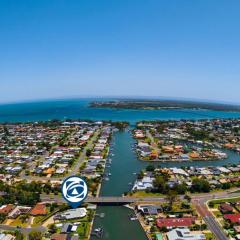 Ground floor, family unit on the canal with free WIFI!