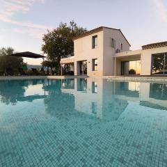 Villa contemporaine 170 m2 haut de gamme piscine