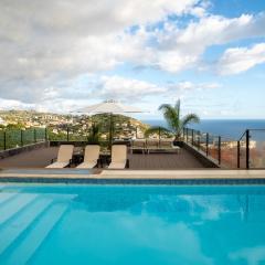 Calma Retreat - Pool & Lodge