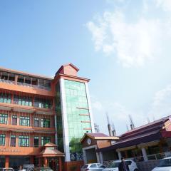 Besillio Grand- A Hotel With Bar & Restaurant