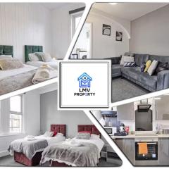 Beautiful Spacious four bedroom house with parking for 2 cars, 5 minute walk to southend station