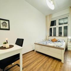 Cozy 5 BR Shared Apartment for 10P 10-Min to Kaufpark Alterlaa
