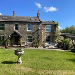 Meagill farmhouse-hot tub country