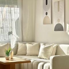Modern Downtown Apartment 2 min from the Beach