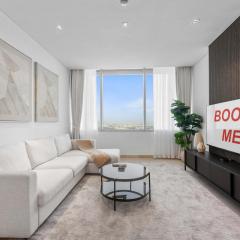 StayShort - Modern 1 Bedroom in DIFC Sleeps 4 with Pool