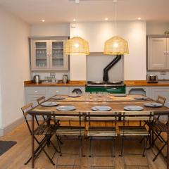 Milestone Celebration House! Sleeps 16 Max 3 Bathrooms Walk to Nightlife Weekends Only