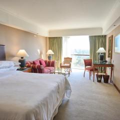 Sheraton Pilar Hotel & Convention Center