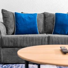 Charming 2-Bedroom Home - Garden & Driveway Parking 20SL