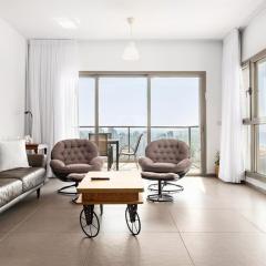 Stunning 4BR Penthouse with Balcony & Sea Views