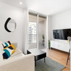 New Luxurious, Spacious Studio With Parking