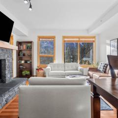 Mountain Views Lux 2BR Condo in Canmore with Hot Tub