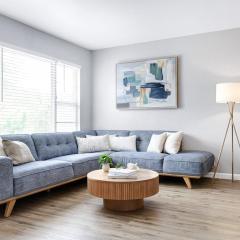 Modern 5BR Retreat Perfect for Large Groups Prime Location