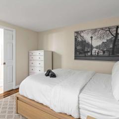 Ground-Floor Forest Park Studio with Parking & Washer Dryer