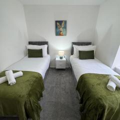 Chelmsford Central Flat with Dedicated Parking