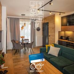 ENJOYHARRACHOV - Atraktivní slunný klimatizovaný apartmán 24 v centru Harrachova se saunou, parkováním, Wifi-WLAN, SAT, herní konzolí, Netflix zdarma a možností dobíjení auta jen 150m od lanovky
