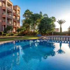 Modern apartment, swimming pool and sports