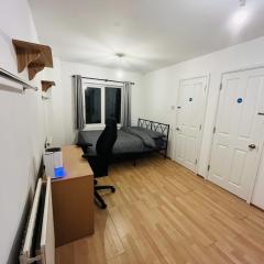 West London & East Acton - Budget Bright Double Rooms with Quick Central London connection & Direct to Heathrow Airport
