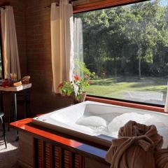 Chalé com Hidro, Lareira, Café da Manhã e Vista da Natureza