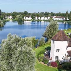 The Lake House on Windrush, Cotswolds Waterpark