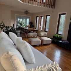 Poconos Chalet -Kayaks- HotTub-Karaoke-Lake