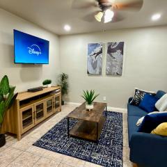 La Casa Contenta - Stylish Casita Near Downtown, Fort Bliss and Hospitals