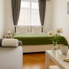 Cozy One-Bedroom Apartment by Flora Metro Station