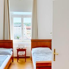 Salzkammergut Homes Gmunden - Suite Marie Antoinette, Blick auf den Stadtplatz, Traunseeblick - ideal für Paare und Kulturinteressierte