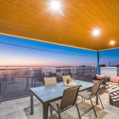 Oceans Waves - Luxury Apartment with ocean views